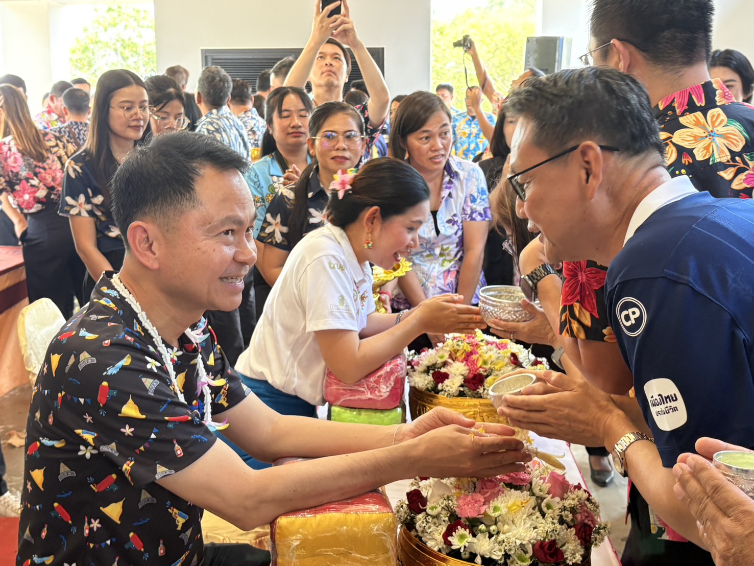 title - วันศุกร์ที่ 10 เมษายน 2569 นายประเสริฐ กาญจนเกียรติกุล ปฏิรูปที่ดินจังหวัดบุรีรัมย์ พร้อมด้วยเจ้าหน้าที่ ส.ป.ก.บุรีรัมย์ ร่วมพิธีสรงน้ำพระและพิธีรดน้ำดำหัวขอพรผู้ว่าราชการจังหวัดบุรีรัมย์เนื่องในประเพณีสงกรานต์ วันขึ้นปีใหม่ไทย ประจำปี 2569